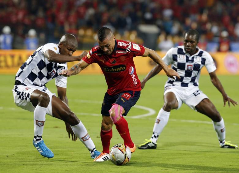 Vladimir Marín fue uno de los jugadores que más faltas recibió el sábado por parte del Chicó con la complicidad de la terna arbitral, en especial, el asistente Paolo Benítez. FOTO juan antonio sánchez