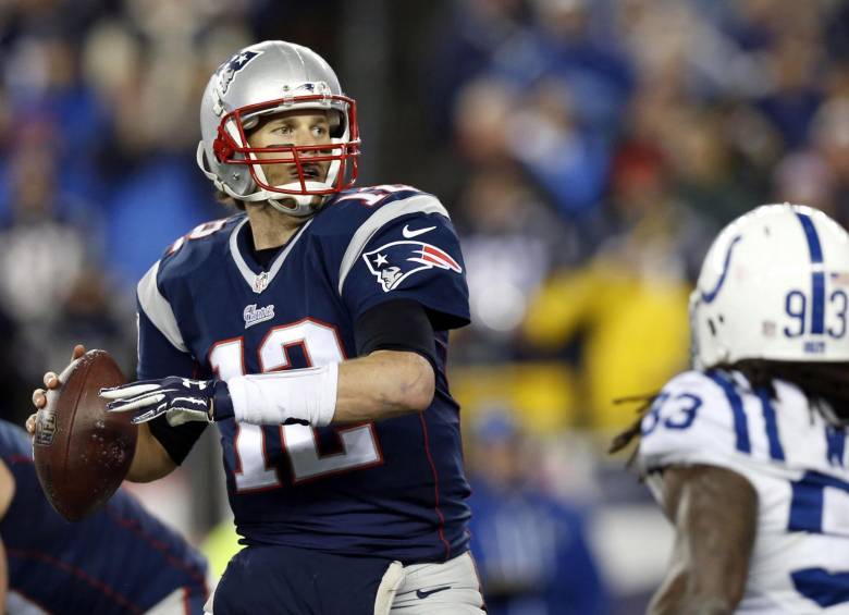 Tom Brady, uno de los mejores jugadores de fútbol americano. Anoche lideraba a los Patriots en el Super Bowl. FOTO rEUTERS