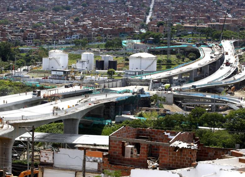 El puente tendrá una longitud de 235 metros y cruzará el río Medellín. FOTO Jaime Pérez
