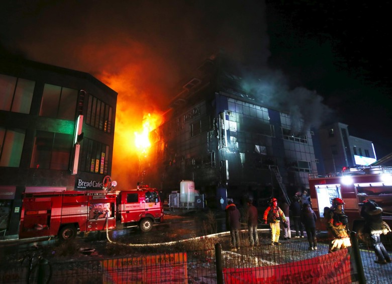 EL incendio, ocurrido en la noche coreana, provocó 16 muertes. FOTO AFP