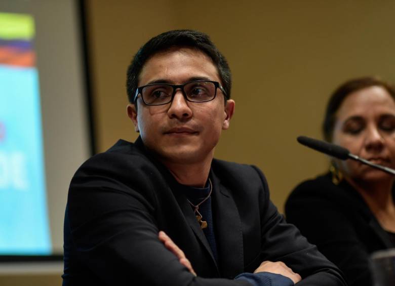 Lorent Saleh en compañía de su mamá Yamile Saleh. FOTO: AFP