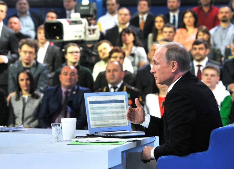 El mandatario ruso se vio enfrentado a las preguntas de los rusos, que tocaron incluso el asesinato del opositor Nemtsov. FOTO ap