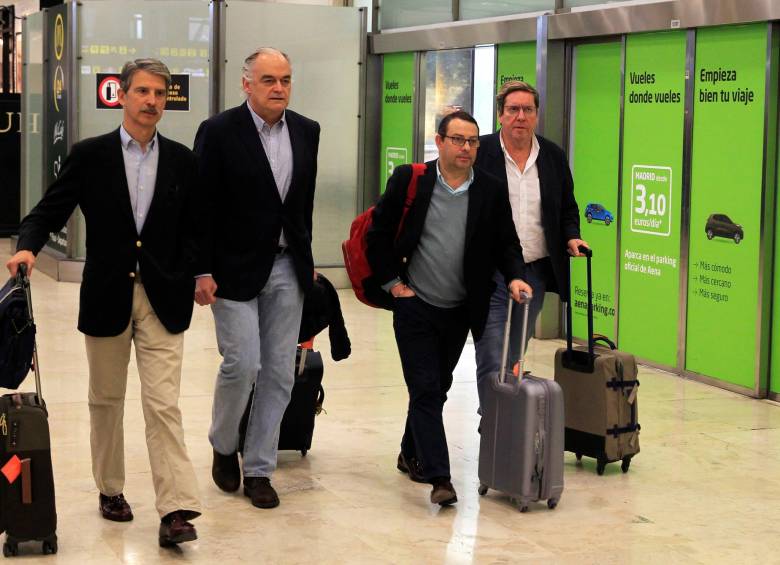 Eurodiputados expulsados de Venezuela. De izquierda a derecha: Esteban González Pons, José Ignacio Salafranca, Gabriel Mato Adrover y su secretario general Juan Salafranca, a su llegada este lunes y al aeropuerto Madrid. FOTO: EFE