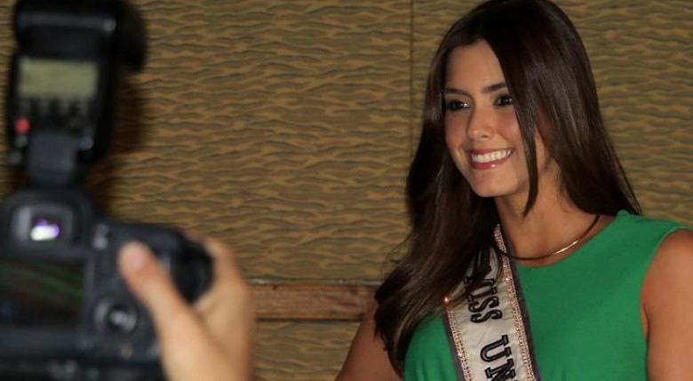 La Miss Universo, la colombiana Paulina Vega Dieppa, recibió un sello postal que el Gobierno emitió en su honor, en un acto que se celebró en el marco del Reinado Nacional de Belleza de Cartagena.