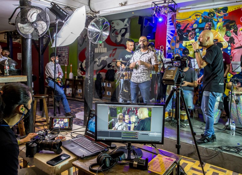 De manera virtual, sin público, se vienen realizando los conciertos en Son Havana, en Medellín. FOTO Juan Antonio Sánchez