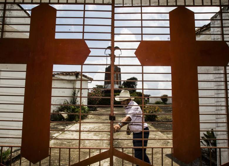 La tumba de un joven fue profanada en el cementerio de Candelaria, en el Valle del Cauca, al parecer porque había sido enterrado con algún tipo de hechizo. FOTO ARCHIVO