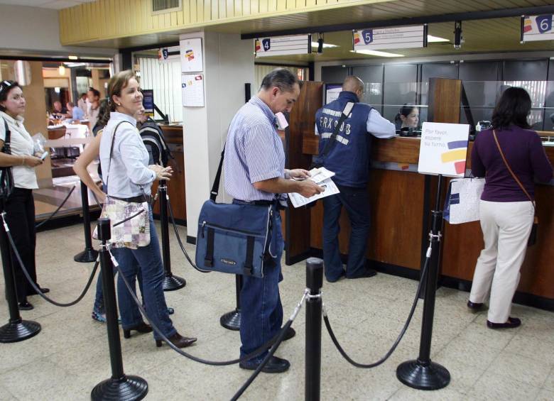 Filas en un banco. Foto: Robinson Sáenz Vargas