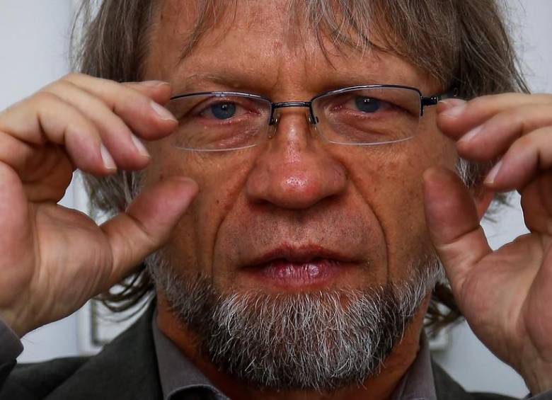 Mockus hizo un llamado al Gobierno Nacional y a la guerrilla de las Farc, para que reconsideren sus decisiones y piensen que lo mejor para el país es lograr la consolidación de la paz. FOTO COLPRENSA