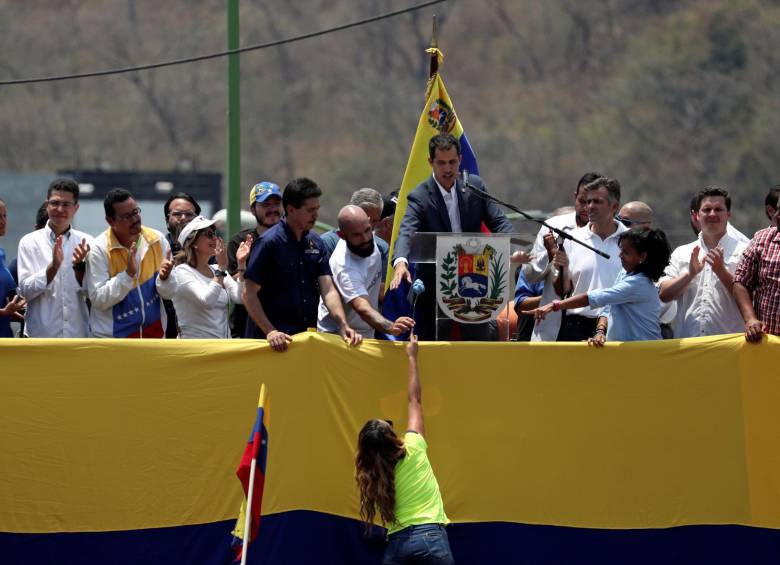El presidente interino de Venezuela, Juan Guaidó, aseguró que pronto empezará la marcha al Palacio de Miraflores. FOTO Reuters.