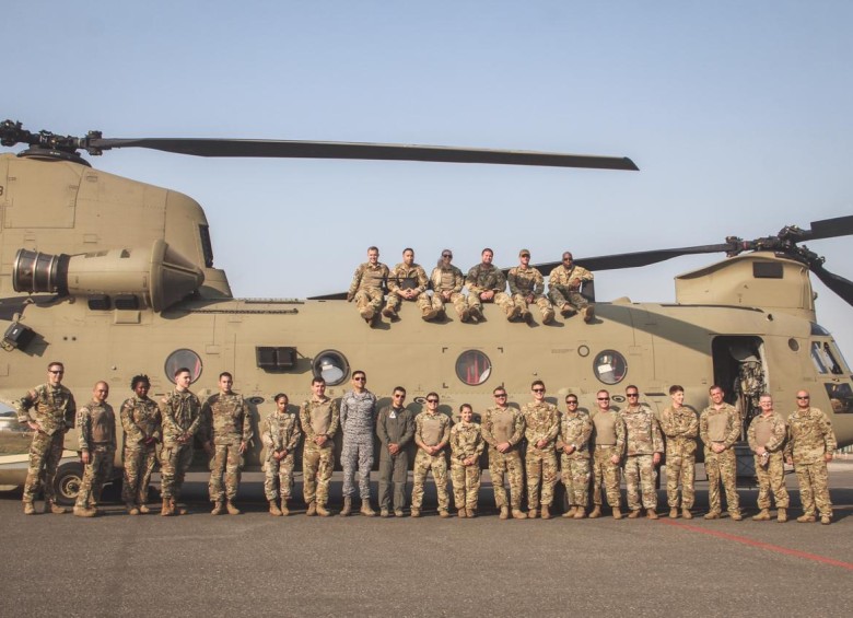 El personal de Estados Unidos llegó en varias aeronaves, una de ellas el Boeing CH-47 Chinook. FOTO CORTESÍA