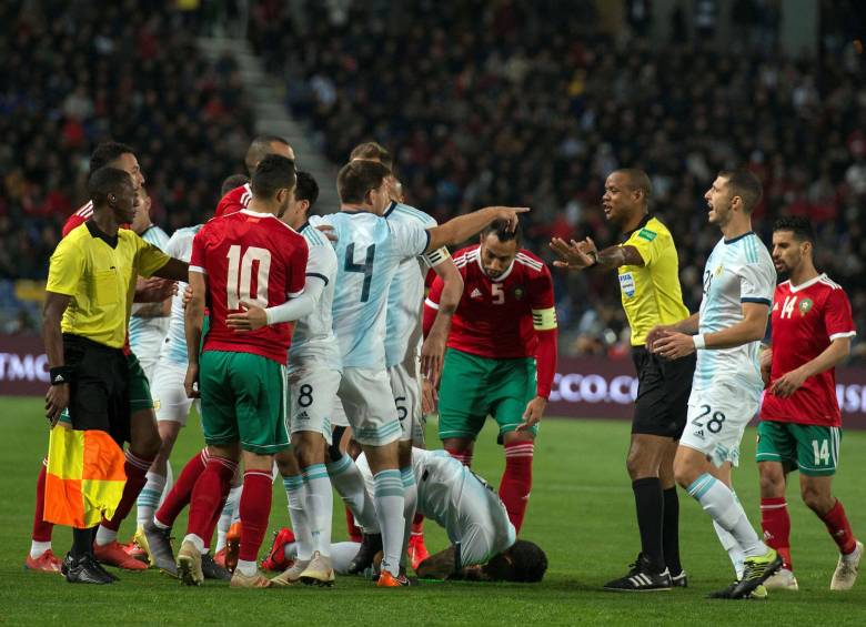 Más fricciones que fútbol en el duelo Marruecos-Argentina. FOTO EFE