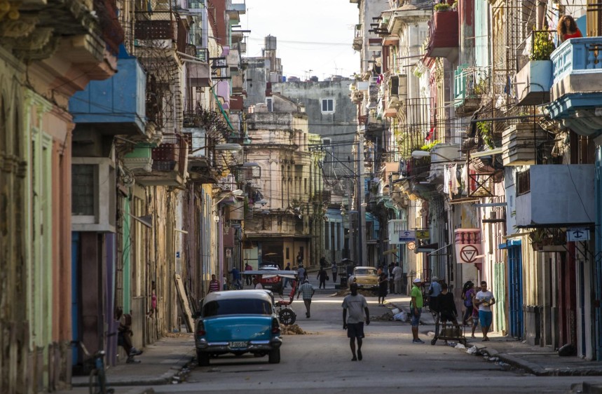 El experto cree que probablemente pasen décadas antes de que Cuba experimente un retorno de las libertades políticas. FOTO AP