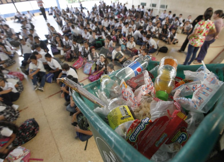 En total 1.719 estudiantes de la institución San Luis Gonzaga y de sus cuatro sedes rurales y otras cuatro urbanas son los afectados. FOTOS Manuel saldarriaga
