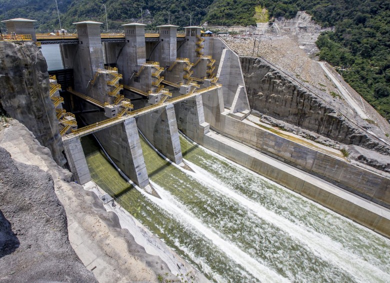 El costo inicial del proyecto hidroeléctrico era de $11,4 billones. Después de la contingencia, el valor se elevó a $15,3 billones, es decir, un sobrecosto de $3,9 billones. FOTO juan antonio sánchez