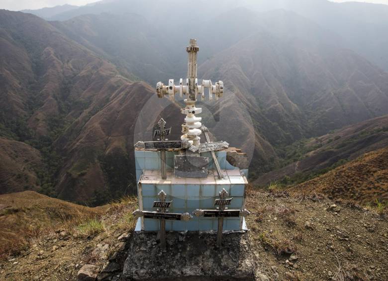 Las montañas del Occidente de Antioquia son un reto para la ingeniería por la obra del túnel. En Toyo y Buenos Aires hay incertidumbre tras su suspensión. FOTO Julio César Herrera