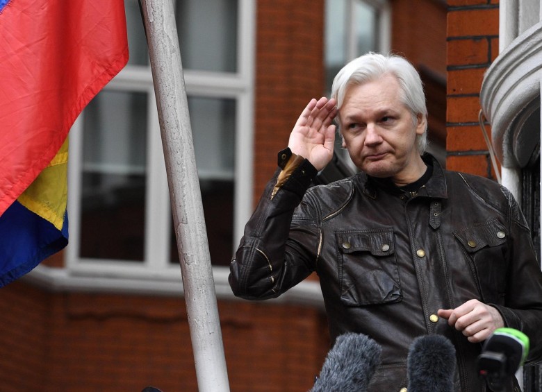 El periodista australiano Julian Assange, en la Embajada de Ecuador en Londres. FOTO EFE