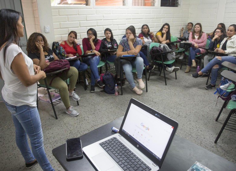 En febrero la variación en los costos de la educación en Medellín fue 5,14 %, más alta que el promedio nacional que se ubicó en 4,48 %. Foto: Edwin Bustamante.