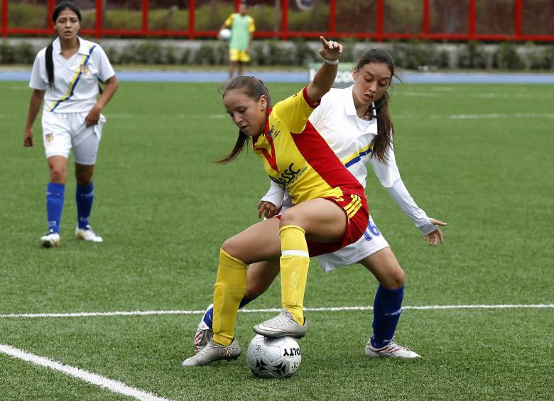 La Universidad Sergio Arboleda, una de las ganadoras de la primera fecha, venció 2-1 a Ascc de Colombia. FOTO Juan a. sánchez