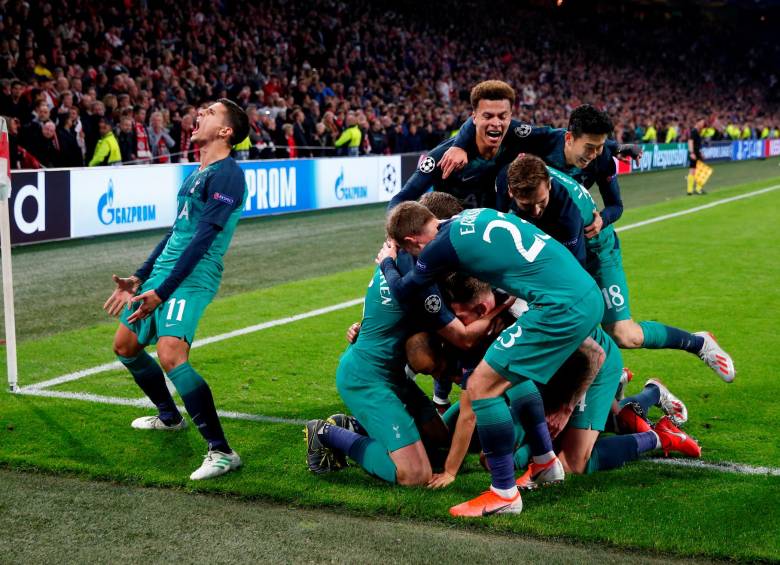 La celebración del Tottenham al llegar por primera vez a una final de Champions. FOTO REUTERS