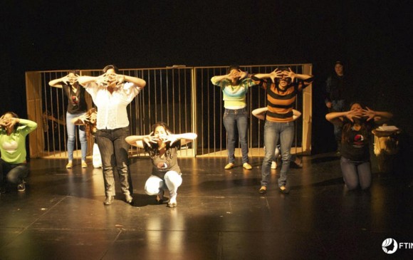La presentación de las obras de teatro por fuera de las cárceles genera un vínculo directo entre la sociedad carcelaria y la sociedad civil. FOTO Cortesía Teatro Interno