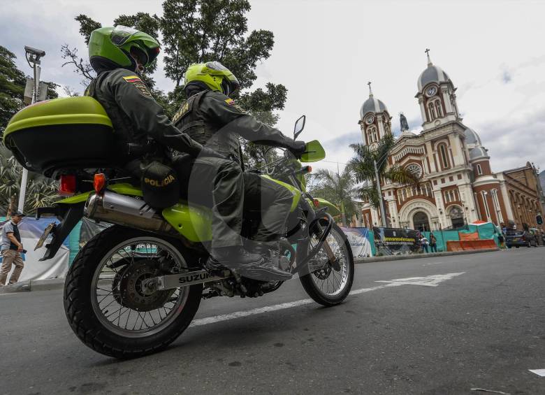 La Policía tiene 200 uniformados de refuerzo en Bello, además de apoyo del Ejército en los patrullajes. Ahora falta un trabajo judicial que permita desmantelar las bandas. FOTO manuel saldarriaga