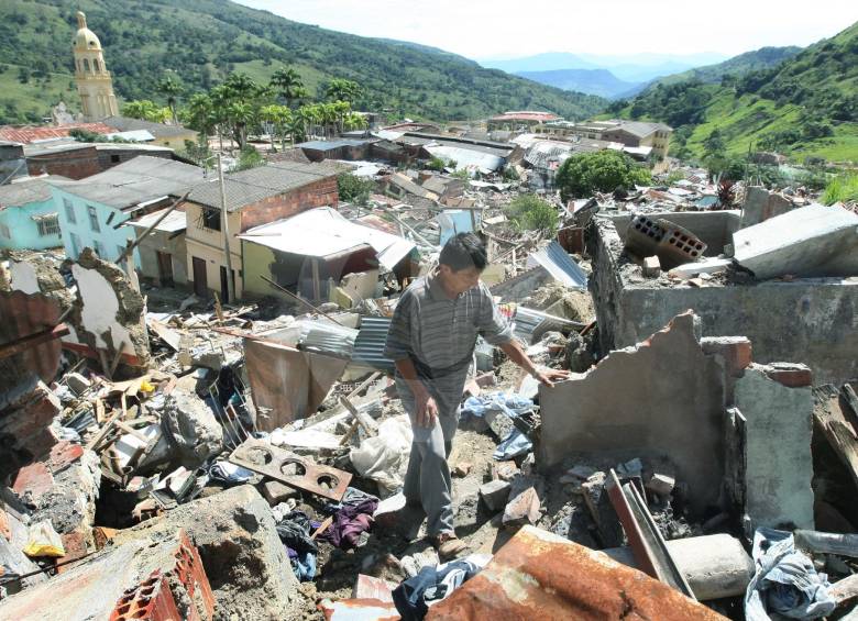 Los gramaloteros regresaron después de la avalancha a buscar sus pertenencias. Hubo un gran saqueo.