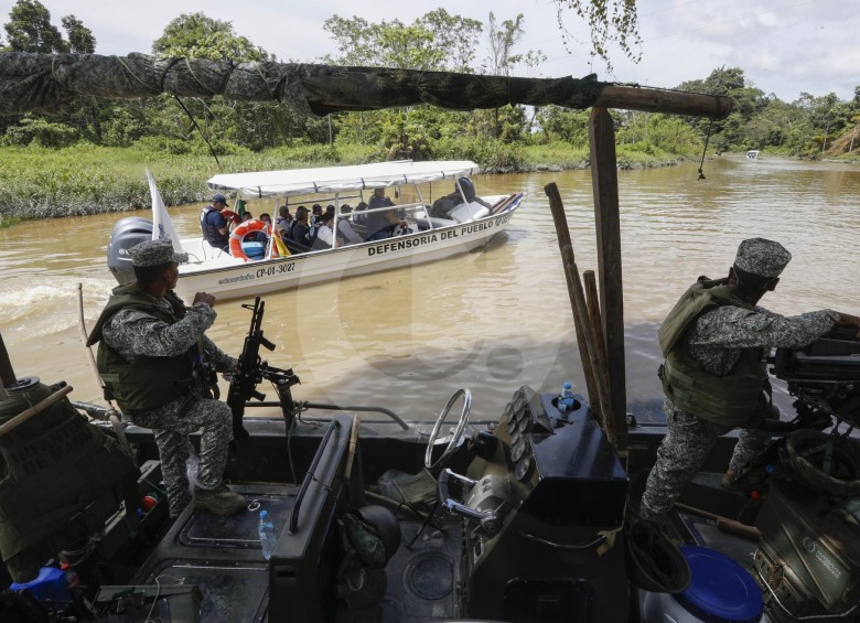 Aunque la Fuerza Pública hace presencia en el río Naya, no es suficiente. 
