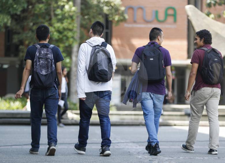 Según Medellíc Cómo Vamos, el 18,6% de los jóvenes del Valle de Aburrá, unos 43.000, no son bachilleres y tampoco están estudiando. FOTO: ARCHIVO Manuel Saldarriaga. 