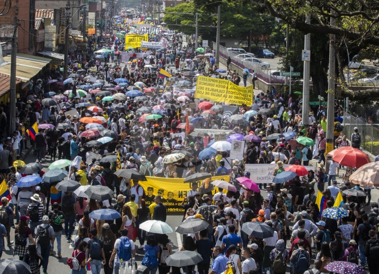 Los manifestantes en Medellín pidieron que el Gobierno Nacional escuche sus peticiones y negocie. FOTO manuel saldarriaga