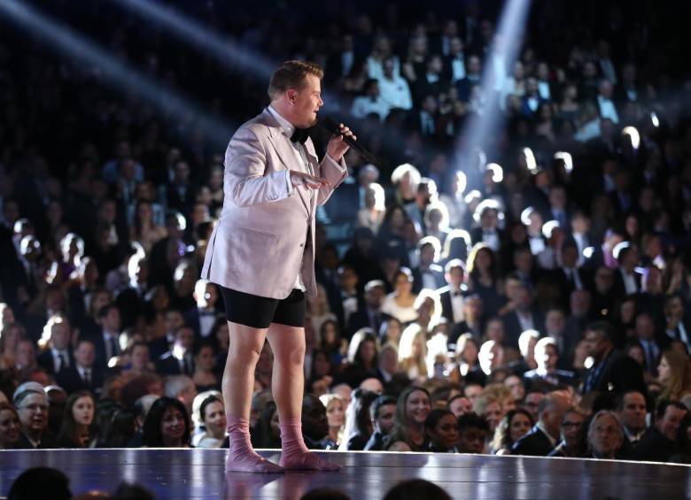 James Corden al inicio de la ceremonia. FOTO Reuters