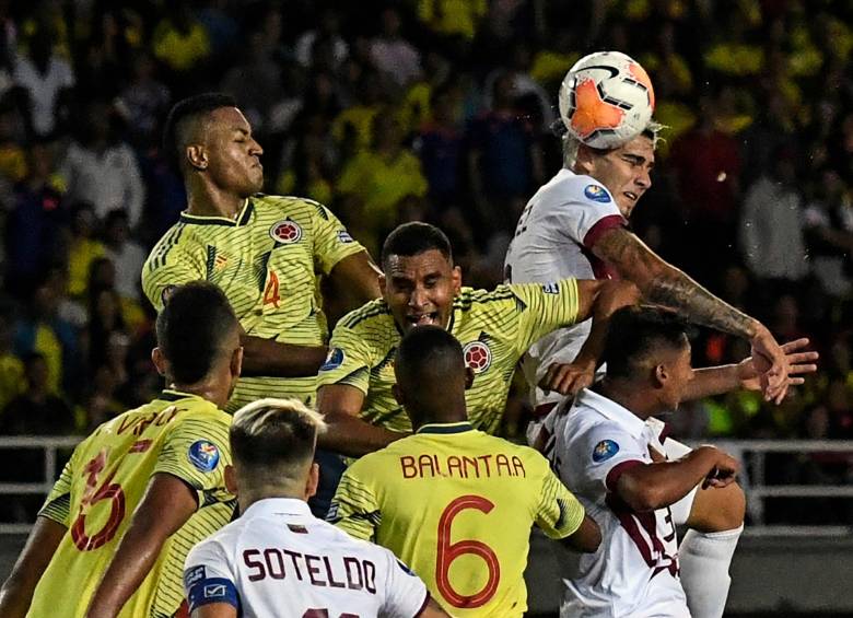 Es hora de sacar la casta para imponer condiciones sobre Chile. Colombia perdió con Argentina (2-1) y luego venció a Ecuador (4-0) y a Venezuela (2-1). Hoy se juega todo. FOTO AFP