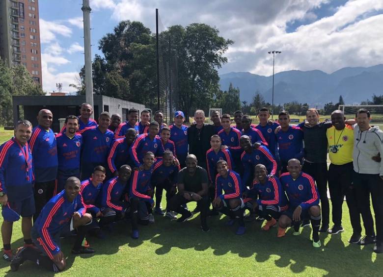 Queiroz aprovechó ayer para visitar la concentración de la Selección sub-17. FOTO cortesía fcf