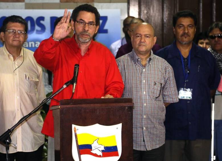Los secuestrados fueron entregados personalmente por el comandante Pastor Alape a una misión humanitaria representada por Cuba y Noriega. FOTO CORTESÍA