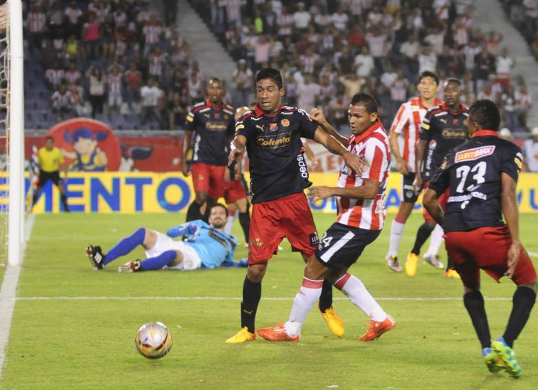 Los cambios del Medellín en el segundo tiempo le permitieron mejorar en defensa y contención ante Junior. FOTO cortesía