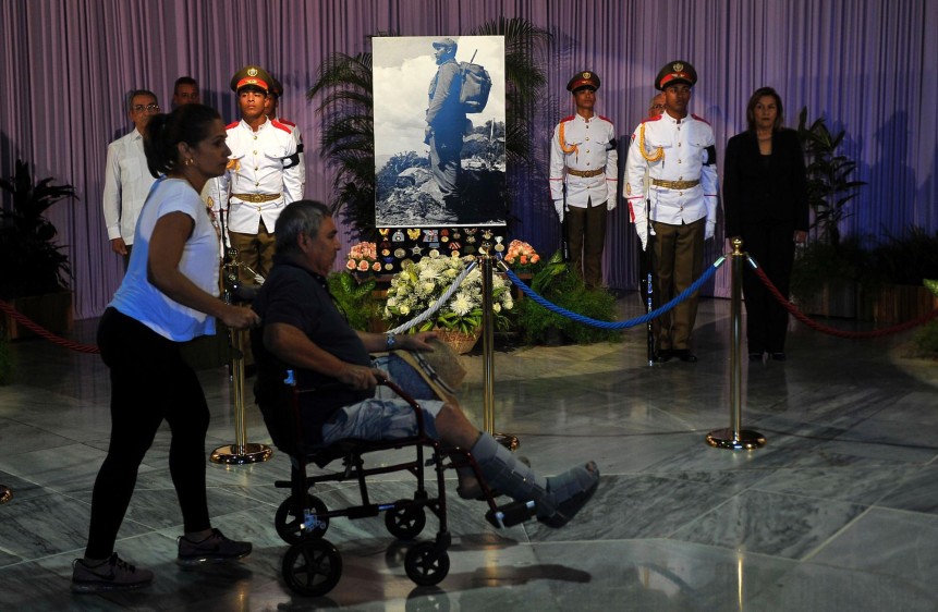 El comandante revolucionario es despedido con honores militares. FOTO AFP