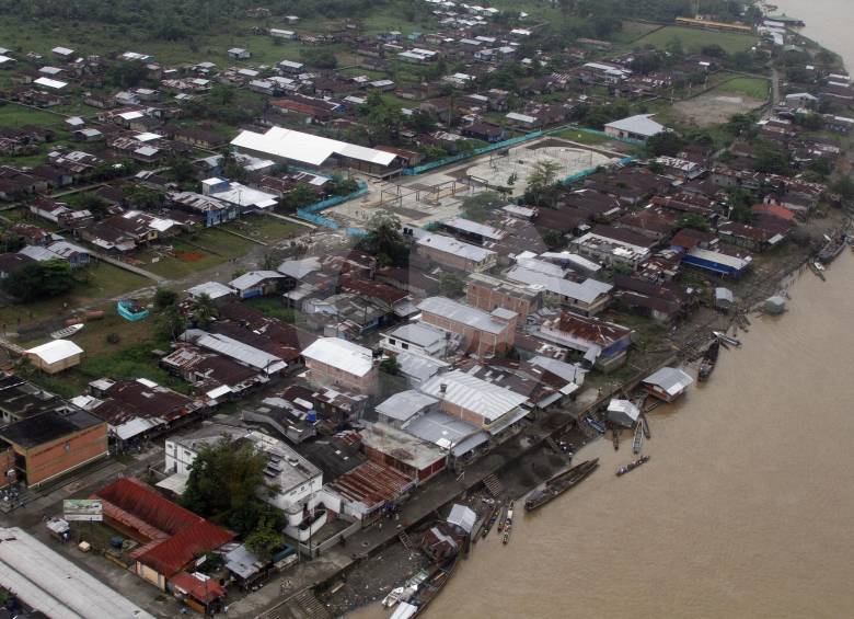 La Secretaría de Salud visita las poblaciones más apartadas que se encuentran incluso a 7 u 8 horas, vía acuática. FOTO Donaldo Zuluaga