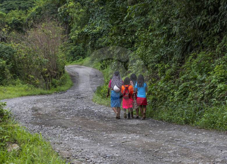 El gobernador Luis Pérez pidió a alcaldes destinar regalías para pavimentar vías. FOTO Jaime Pérez