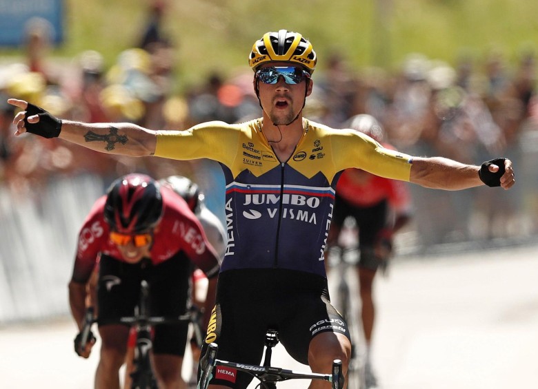 El esloveno Primoz Roglic (Jumbo Visma), vencedor de la Vuelta a España en 2019, adornó este domingo su victoria final en el Tour de L’Ain (Francia) con una nueva victoria de etapa, la tercera y última, en la que volvió a batir al colombiano Egan Bernal (Ineos). Foto: EFE