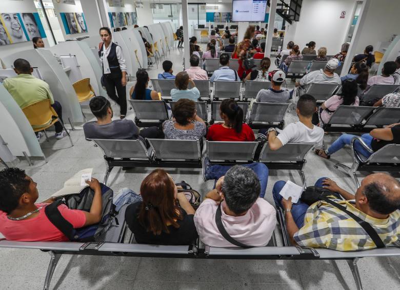 Filas de afiliados en las sedes de una EPS. Foto: Robinson Sáenz Vargas