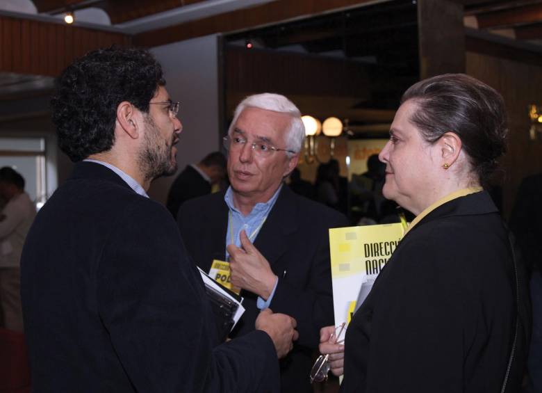 En un cruce de cartas la presidenta del Polo, Clara López, espera que el senador Jorge Robledo le baje a las ‘hostilidades’. FOTO COLPRENSA