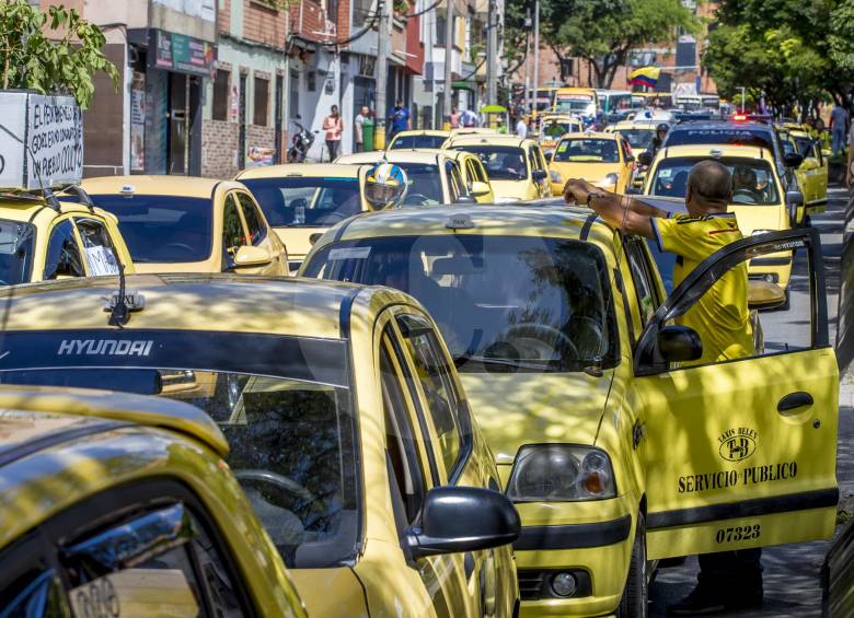 Los taxistas bloqueron algunas vías en la capital antioqueña.