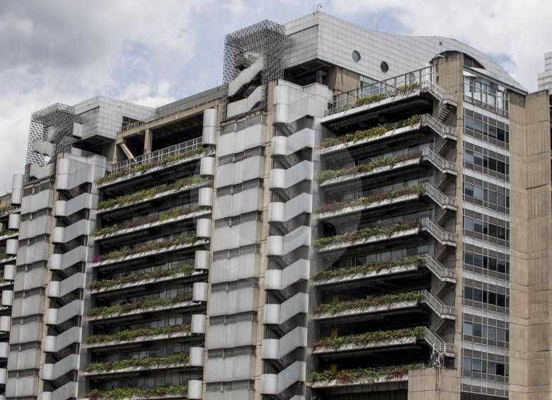 Edificio de EPM en Medellín. FOTO JAIME PÉREZ MUNÉVAR