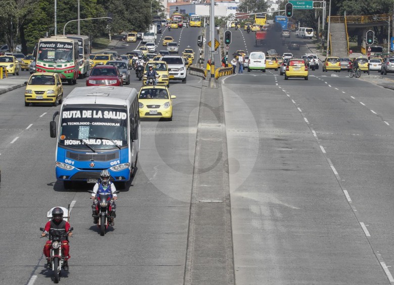 Cerca 4.111 vehículos habían salido por los principales corredores viales de Antioquia. FOTO ROBINSON SÁENZ