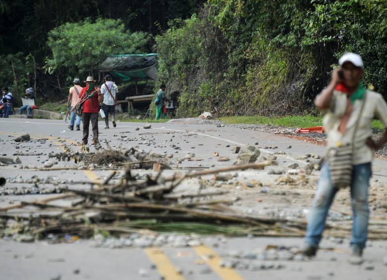 De acuerdo con el CRIC, más de 25.000 indígenas se congregan en la vía Panamericana reclamando el cumplimiento de compromisos de Estado adquiridos en otros gobiernos. FOTO AFP