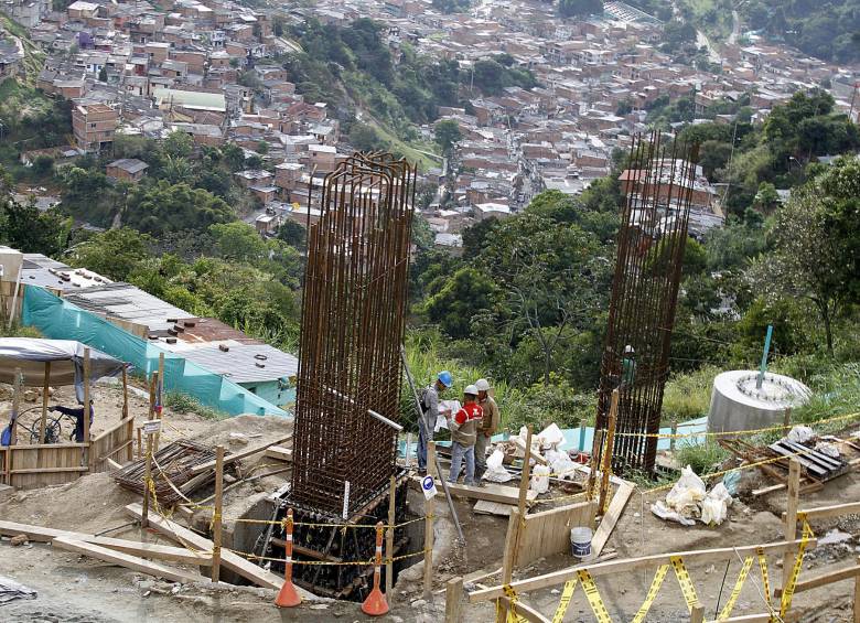 Coninsa Ramón H. construye los dos cables del Tranvía de Ayacucho. FOTO donaldo zuluaga