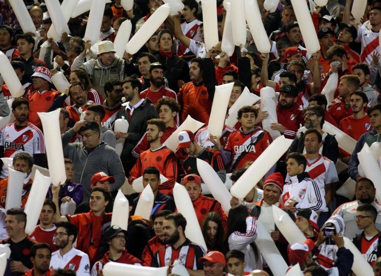 La hinchada del River se pierde, en directo, el juego de la final con Boca. FOTO REUTERS 
