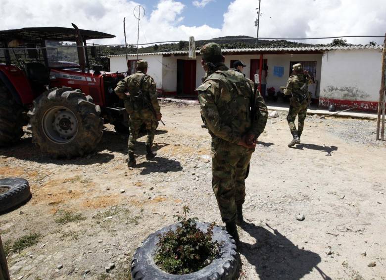 En la finca La España, ubicada en el corregimiento San Isidro, de Santa Rosa de Osos, 10 trabajadores fueron reunidos, luego acribillados a fuego de fúsil y rematados con una granada de fragmentación. Foto: Manuel Saldarriaga Quintero