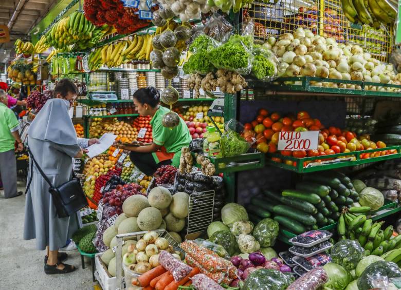 Compras en la plaza la minorista . Foto: Robinson Sáenz Vargas