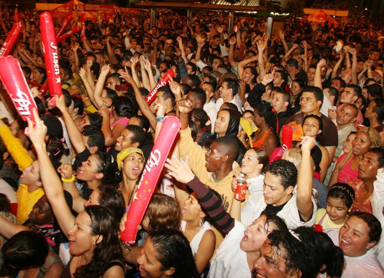 Si consume alcohol, hágalo moderadamente y que sea comprado en sitios legales. FOTO archivo