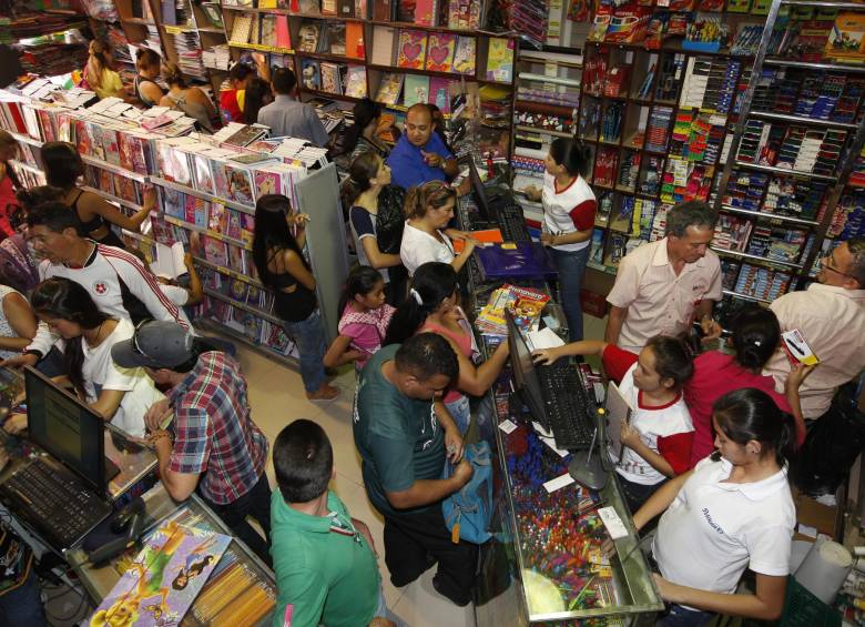 Según datos de Fenalco Antioquia, las papelerías en Medellín generan más de 6 mil empleos directos. FOTO Manuel Saldarriaga